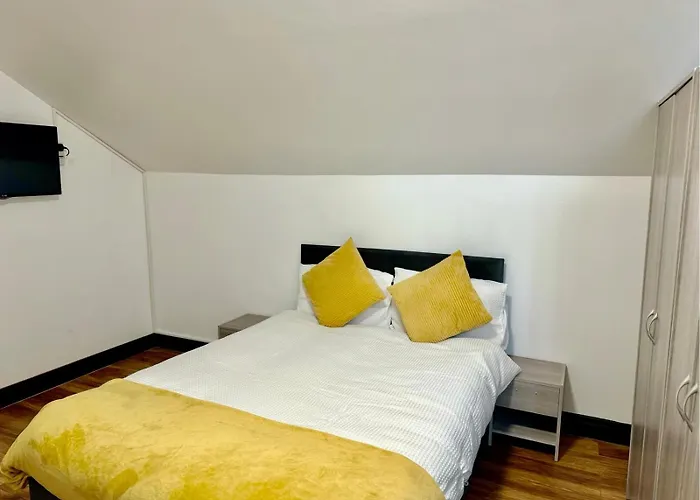Room Only, With Shared Bathrooms, Option Of The Entire House If Available-Ng6 9Fe