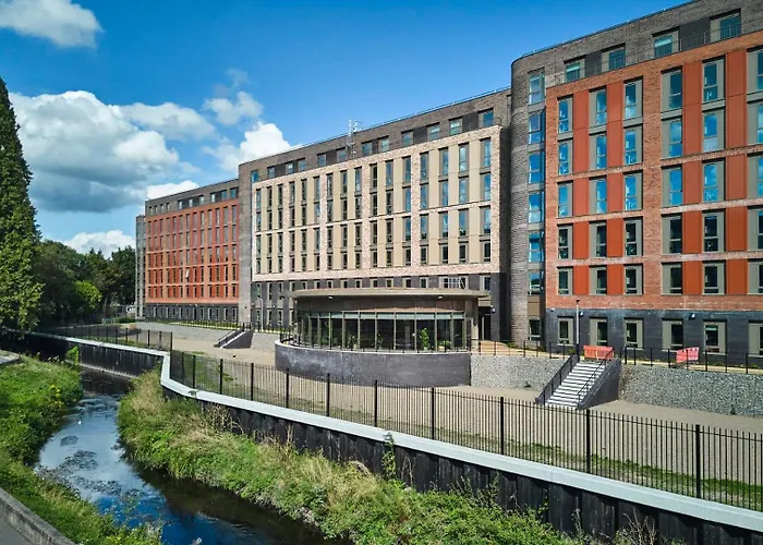 Modern And Cosy Ensuite Flats And Self-Contained Studios At Deakins Place In Nottingham
