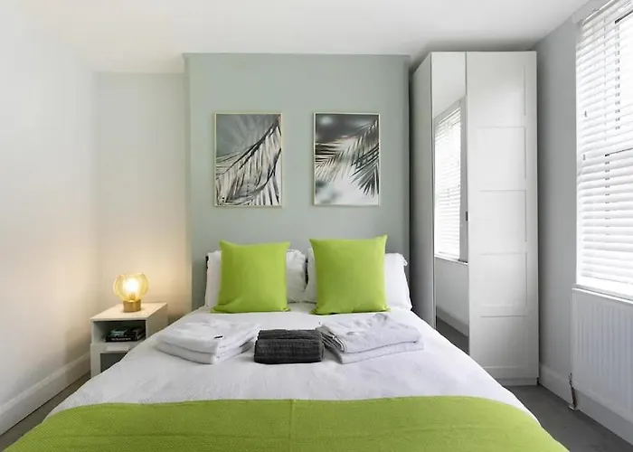 Room 2 - Studio In Nottingham- Near Attractions And Dining Pass The Keys