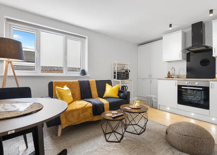 Modern Apartment Free Off Road Parking Single Room Suite 12