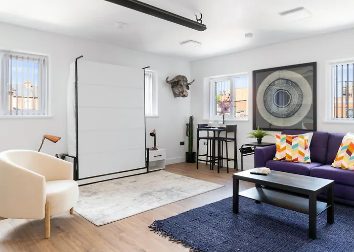 Small Studio Arnold Town Center E