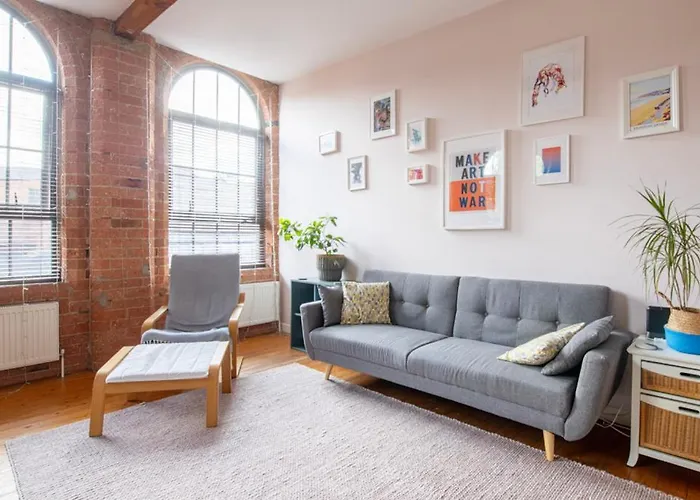 5 Mins Walk From Centre, Spacious City Apt, Open-Plan