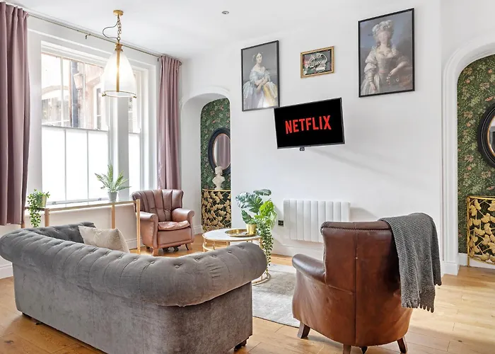 Luxury 2 Bedroom Apartment In Historic Building