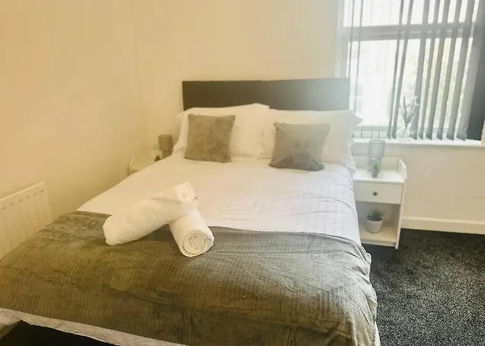 Escape In Style 4-Bed Home In Nottingham - Near City Centre, Motorpoint Arena, Qmc & Nottingham Station - Sleeps 8