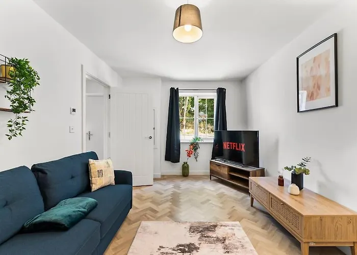 Lovely Nottingham Abode - Sleeps 15 - Parking