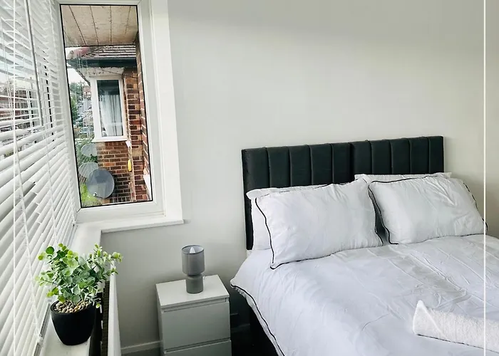 4-Bed Nottingham Home - Near Bulwell, City Hospital, Uni & City Centre Access