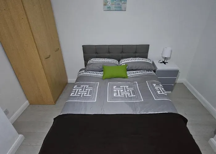 Spacious Cozy Double Room With Own Bathroom And Toilet