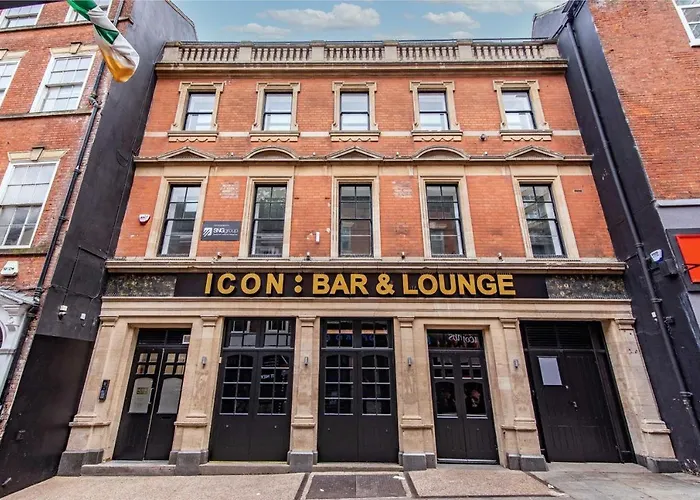 The Icon, Large Group Accommodation - 1 Min From The Square