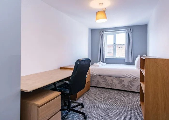 Spacious 6 Bedroom House - Ideal For Contractors