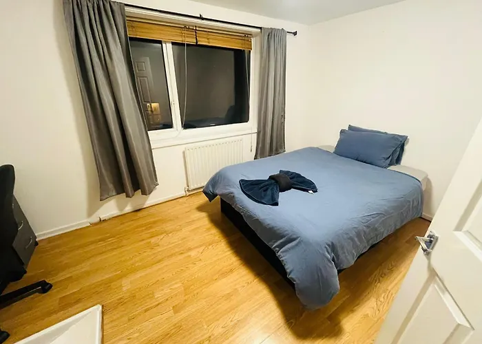 Nice Three Bedroom House Near Beeston Railway Station