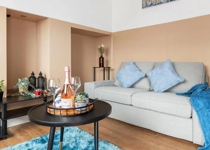 Felstead Road The Luxe Escape