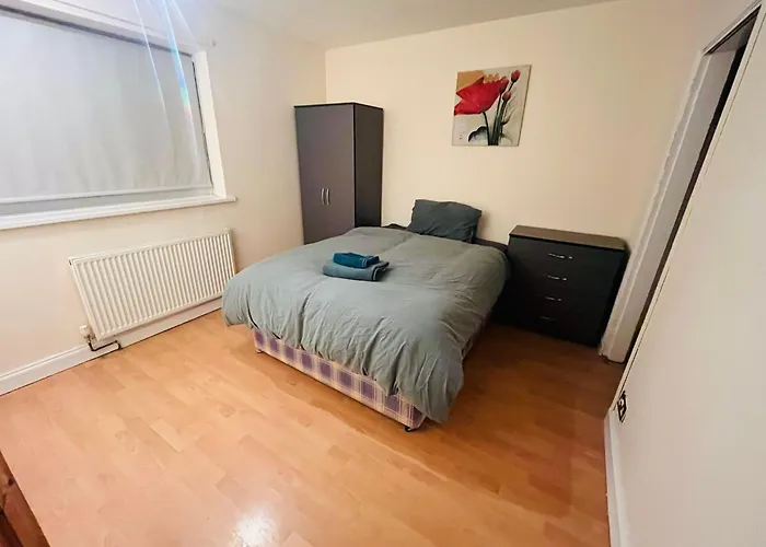 Double Room Near Clifton Campus Shared Bathroom & Kitchen