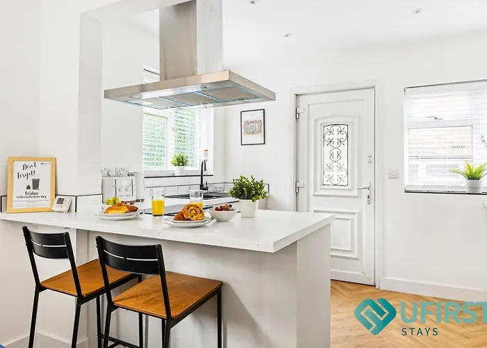 Retreat In Comfort 4-Bed Home In Nottingham - Near City Hospital, Sherwood, Qmc & Easy Access To City Centre
