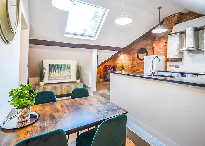 Luxury 2 Bed, 2 Bath City Centre Apartment