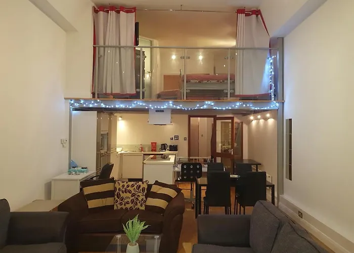 City Centre 2 Double Bedrooms Duplex Apartment With 6 Proper Beds - Most Central Location, Close To Victoria Centre Shopping Centre With Two Bathrooms And Kitchen In Thurland Street - Parking Five Pounds A Day, Cars And Vans