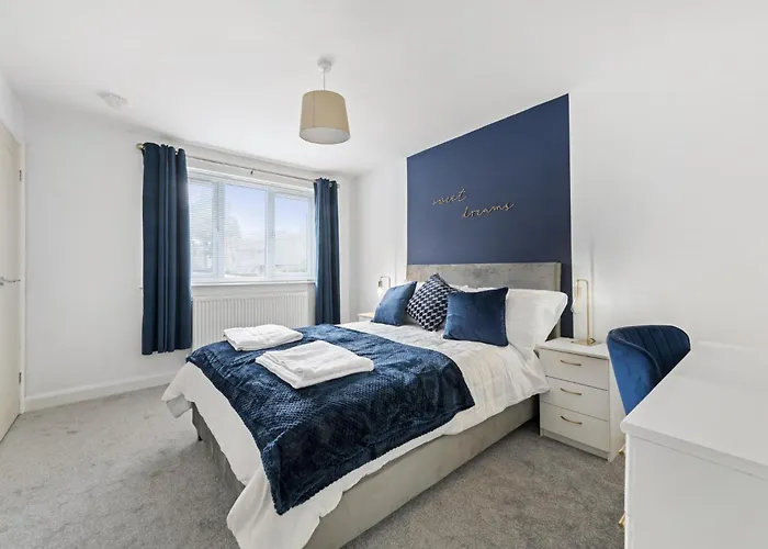 2Br House - Easy Access To Transport & City Centre