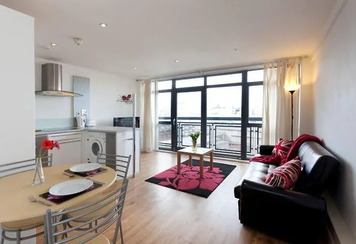 City Centre Apartment With Balcony By Motorpoint Arena And Victoria Centre Shopping Centre In Thurland Street - Outdoor Parking For Cars Or Vans At Five Pounds A Day