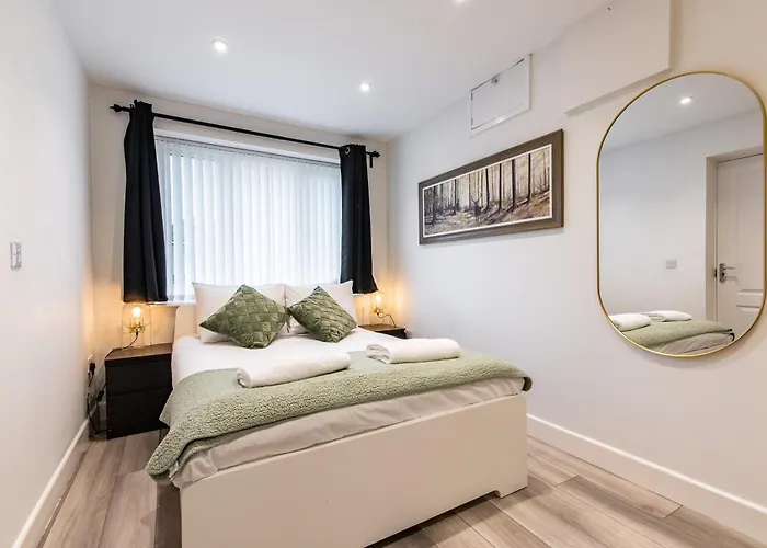 5-Bedroom House In Central Nottingham - Sleeps 9