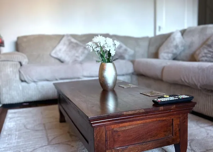 Cosy Ground Floor Apartment With Fantastic Transport Links