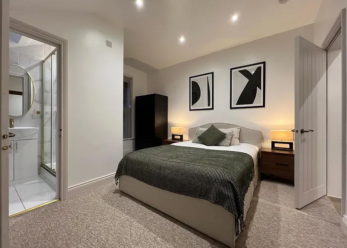 2-Br Flat In Nottingham, Newly Furnished & Great Location
