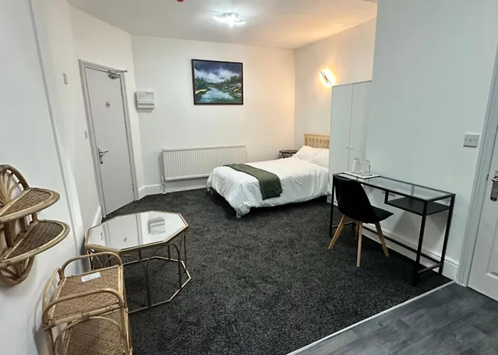 Room 9 Ng3 2Az