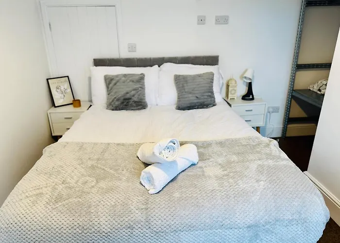Calm Meets Comfort In 3-Bed House - Near Nottingham City Centre, Qmc, University Of Nottingham & Wollaton Park - Sleeps 5