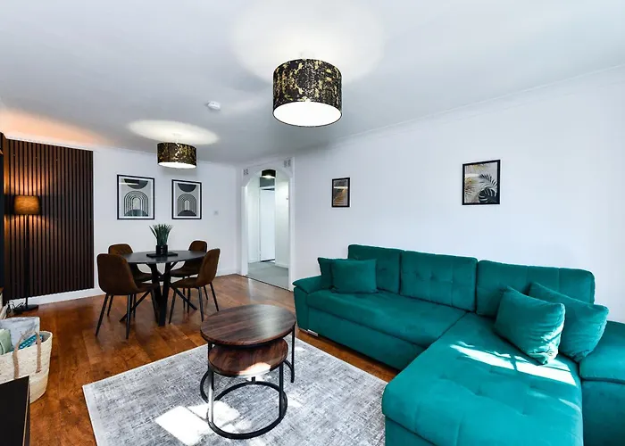 2-Bed In Quiet Area, Easy City & Transport Access