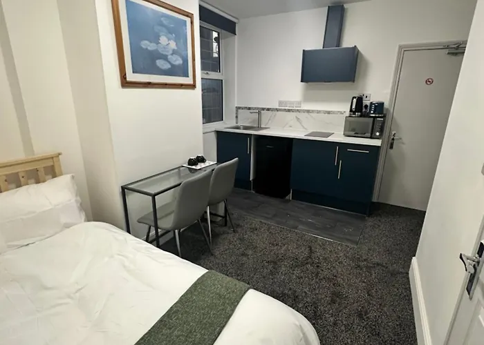 Room 5 Ng3 2Az