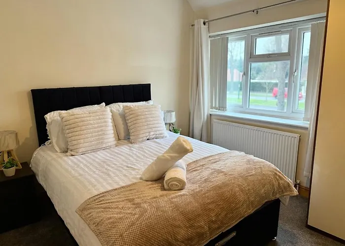 Your Peaceful Haven On Middleton Boulevard - Near Wollaton Hall, Nottingham University, City-Centre & Qmc - Sleeps 9