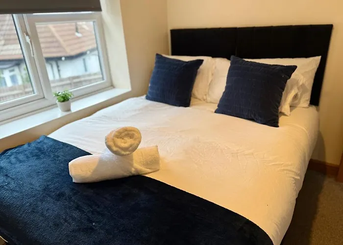 Tranquil 9-Sleeper On Middleton Blvd - Near Wollaton Hall, Nottingham Uni, City Centre & Qmc