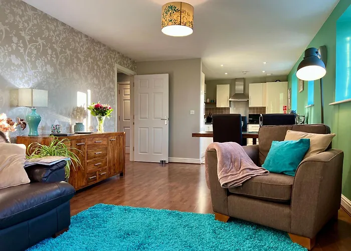 The Orchid-Central Beeston-Private Apartment-Smarttv-Free Wi-Fi-Tram-Parking