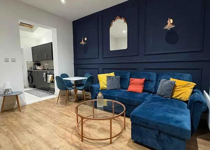 Blue Room, Stylish Apartment Near City Centre