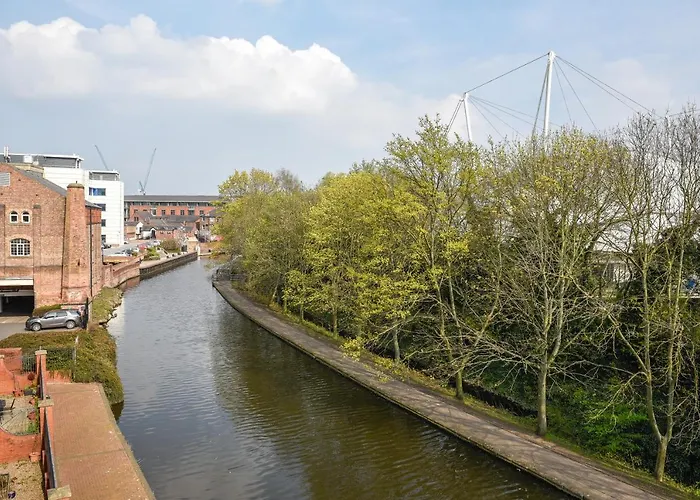 Dukes Riverside Penthouse, With Castle Views, Balcony And Parking