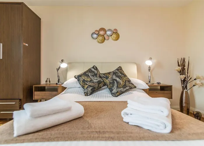 Raleigh Penthouse, Luxury Apartment With Balcony And Parking