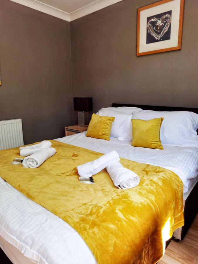 Fourth Avenue, Lovely Bungalow Available For Guests And Contractors Parking Wifi Casa de férias *