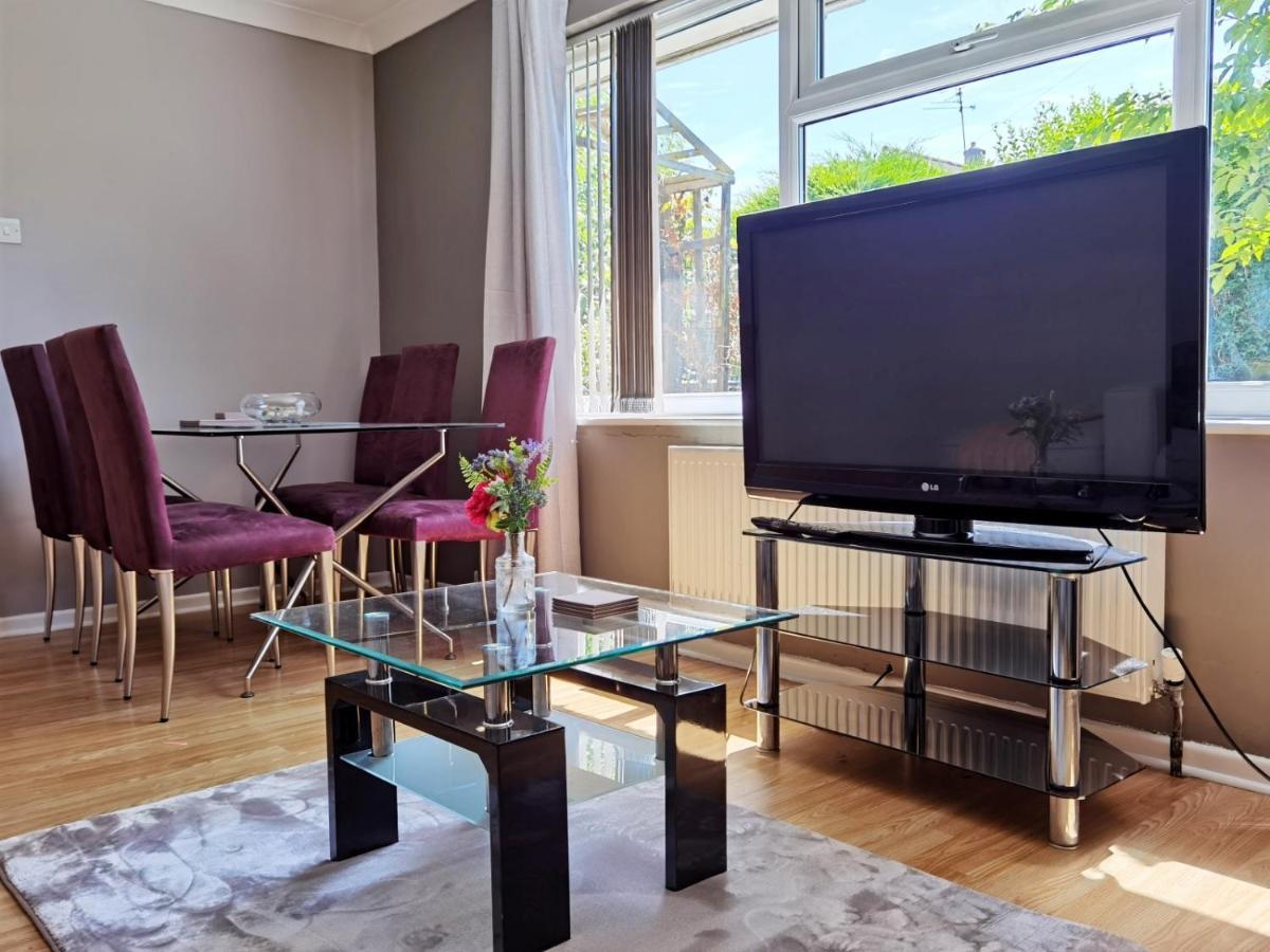 Fourth Avenue, Lovely Bungalow Available For Guests And Contractors Parking Wifi Casa de férias Nottingham