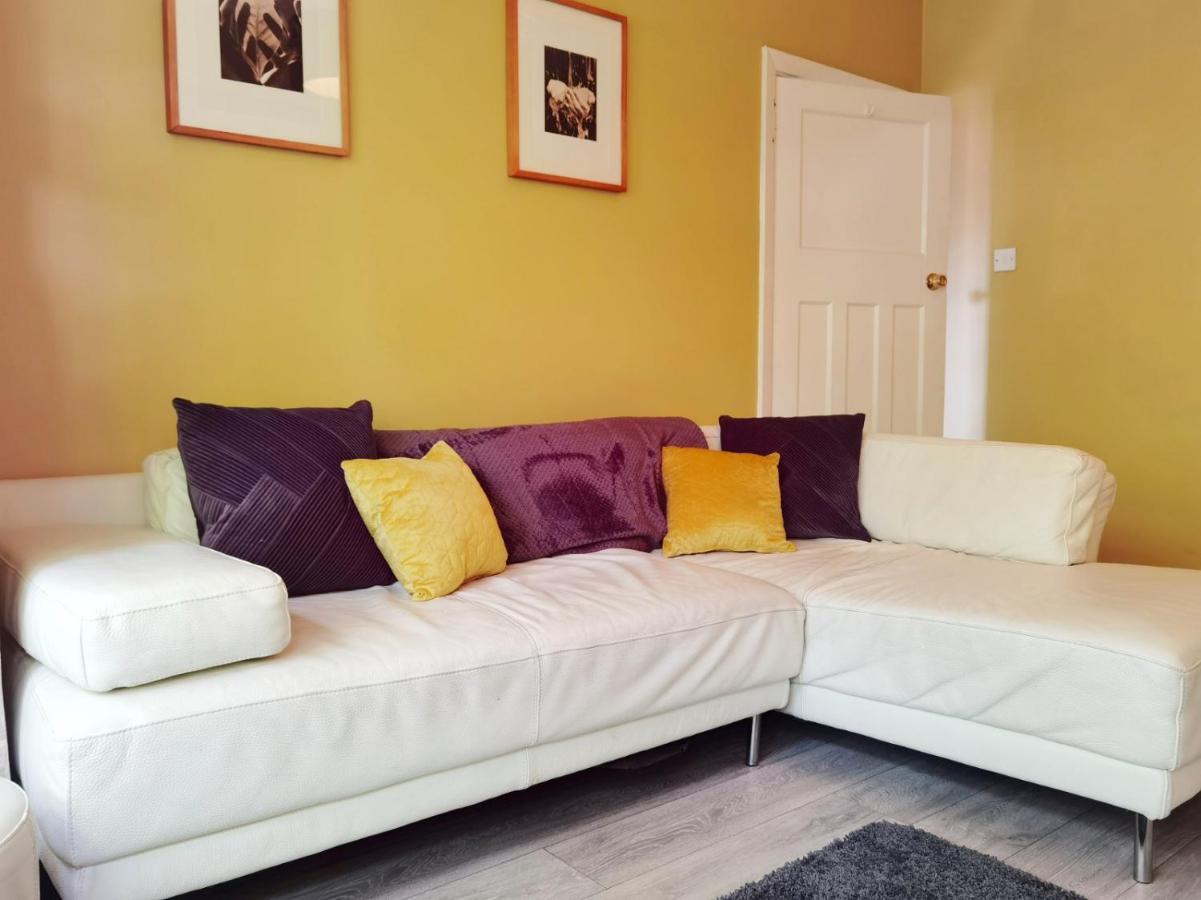 Perry Road, Beautiful Large House Available For Guests And Contractors Parking Wifi Holiday home *