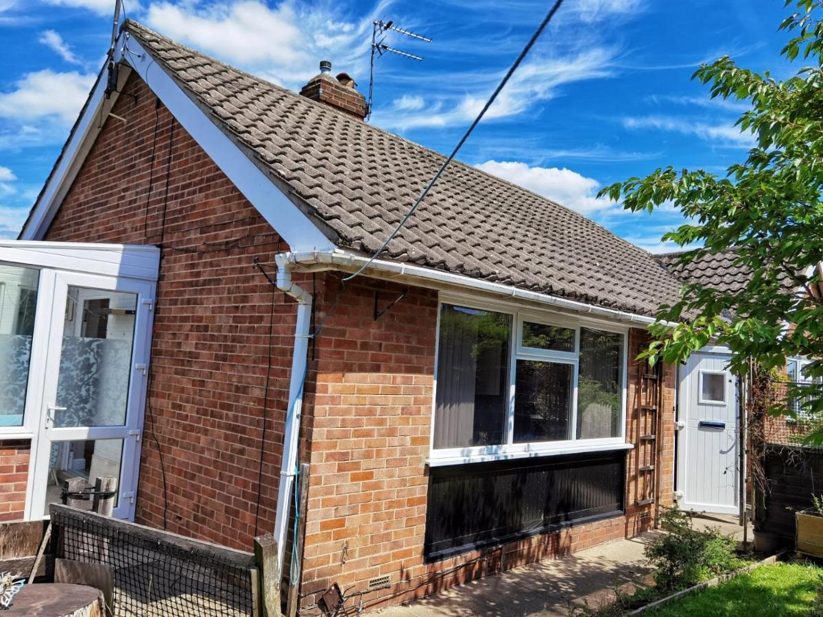 Casa de férias Fourth Avenue, Lovely Bungalow Available For Guests And Contractors Parking Wifi