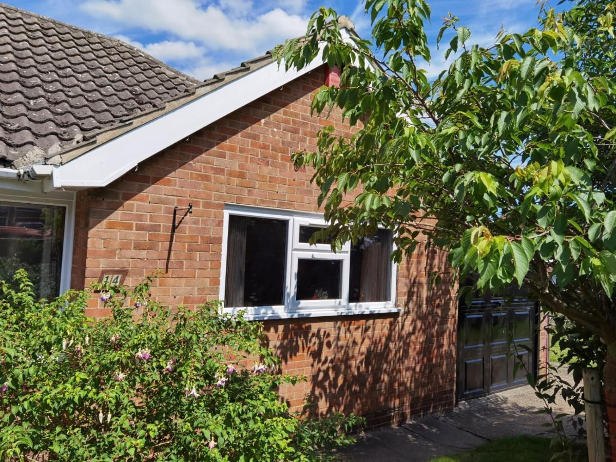 Fourth Avenue, Lovely Bungalow Available For Guests And Contractors Parking Wifi
