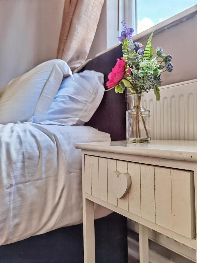 Fourth Avenue, Lovely Bungalow Available For Guests And Contractors Parking Wifi Casa de férias Nottingham