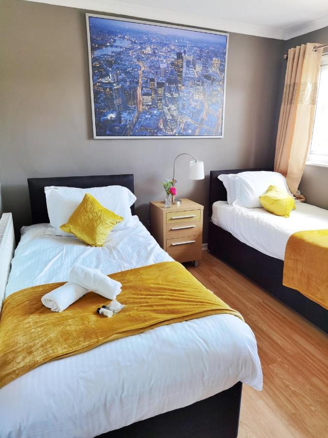 Fourth Avenue, Lovely Bungalow Available For Guests And Contractors Parking Wifi *
