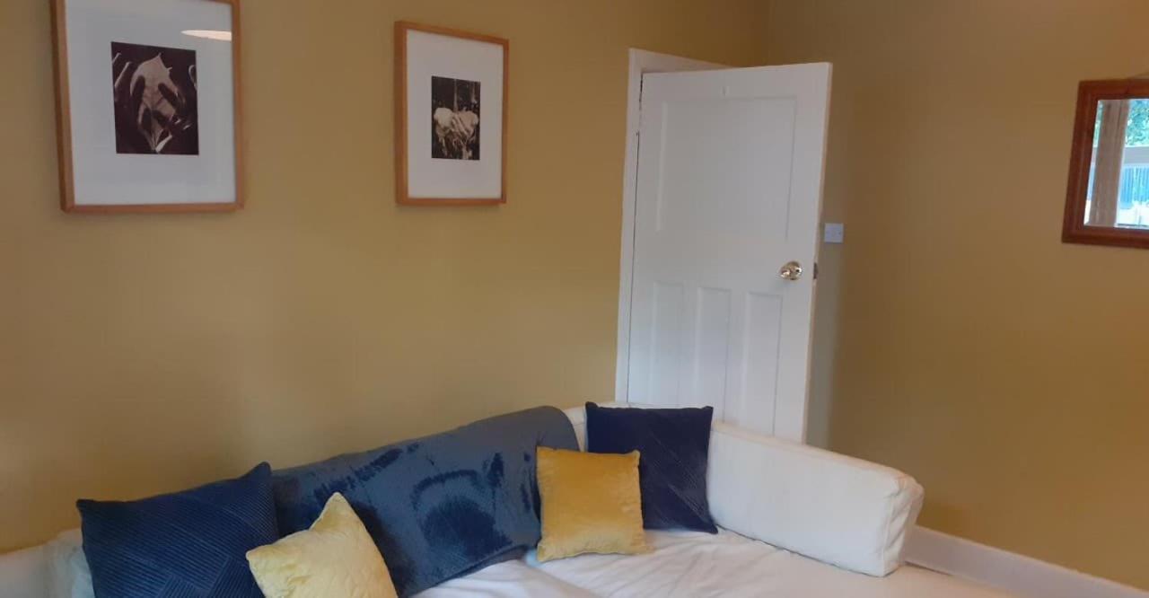 Holiday home Perry Road, Beautiful Large House Available For Guests And Contractors Parking Wifi Nottingham
