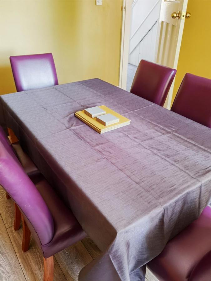 Perry Road, Beautiful Large House Available For Guests And Contractors Parking Wifi *