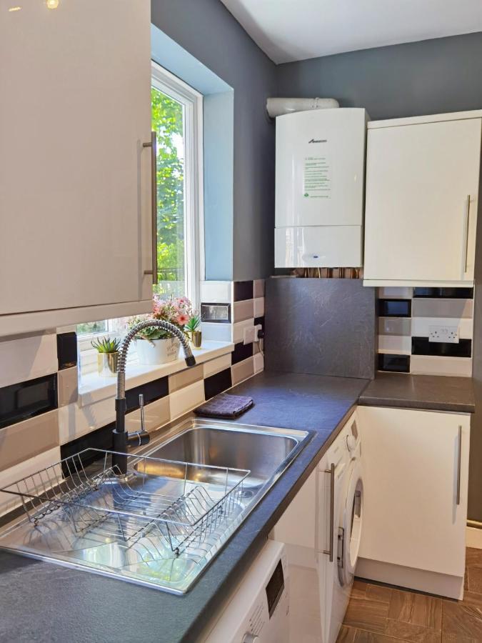 Perry Road, Beautiful Large House Available For Guests And Contractors Parking Wifi *