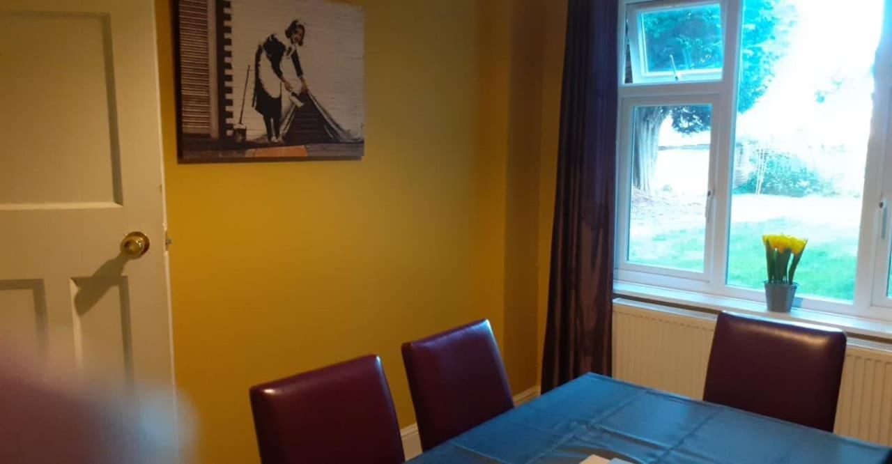 Perry Road, Beautiful Large House Available For Guests And Contractors Parking Wifi Holiday home *