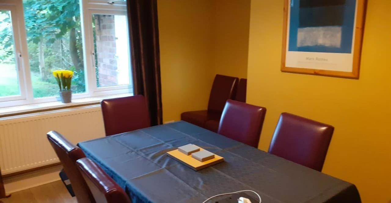 Perry Road, Beautiful Large House Available For Guests And Contractors Parking Wifi Nottingham