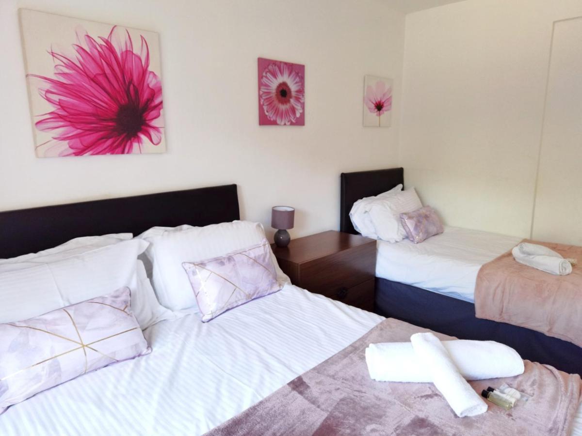 Perry Road, Beautiful Large House Available For Guests And Contractors Parking Wifi Nottingham