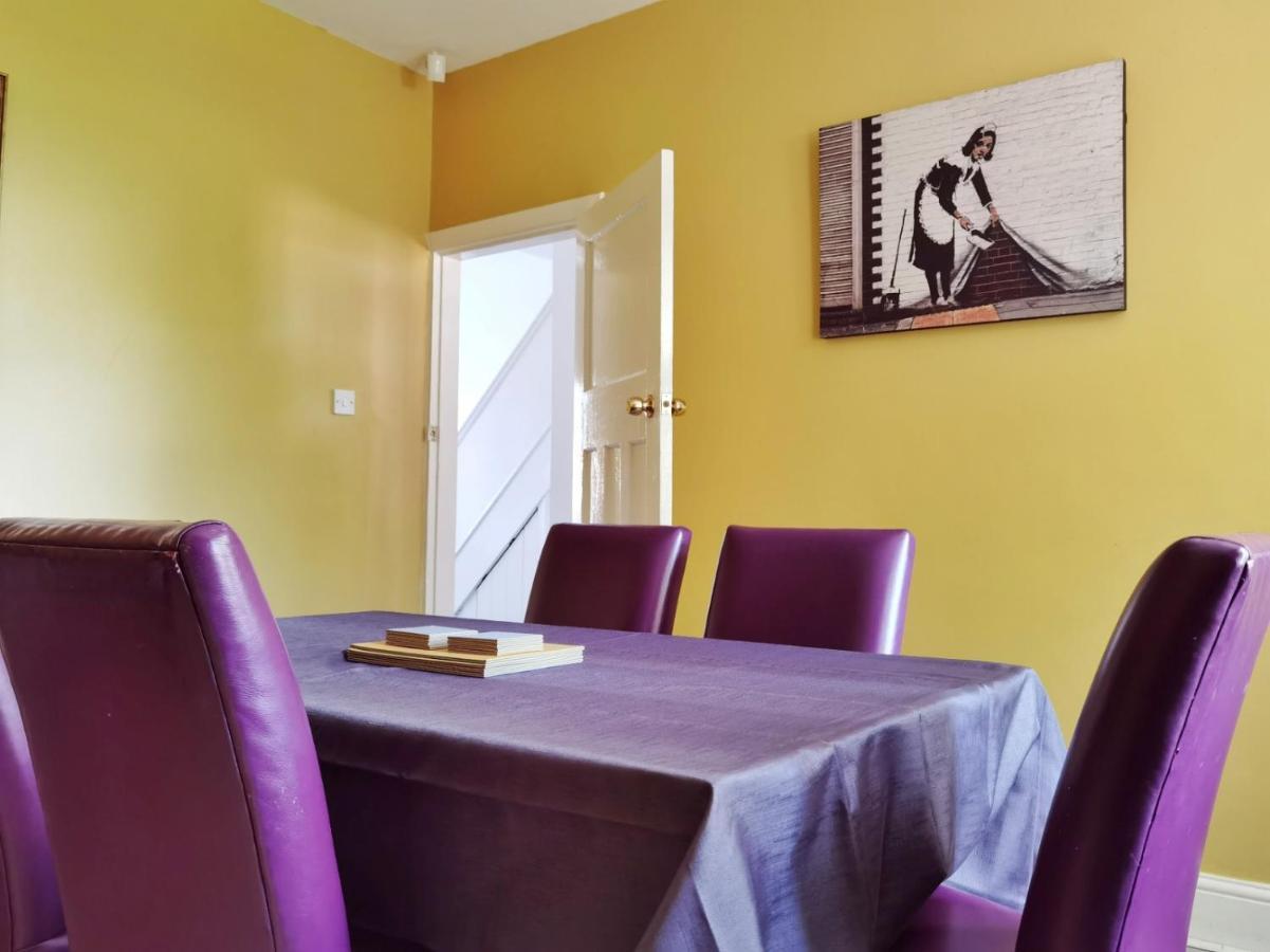 Perry Road, Beautiful Large House Available For Guests And Contractors Parking Wifi Holiday home *