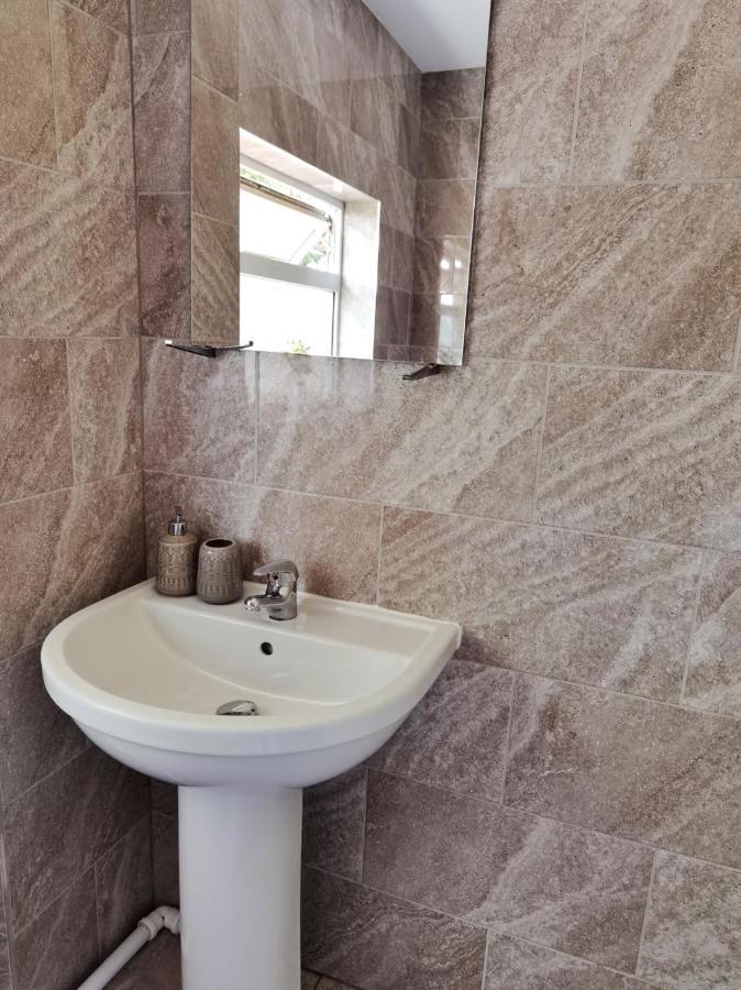 Holiday home Perry Road, Beautiful Large House Available For Guests And Contractors Parking Wifi Nottingham