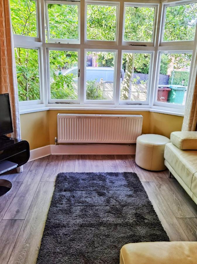 Perry Road, Beautiful Large House Available For Guests And Contractors Parking Wifi Holiday home *